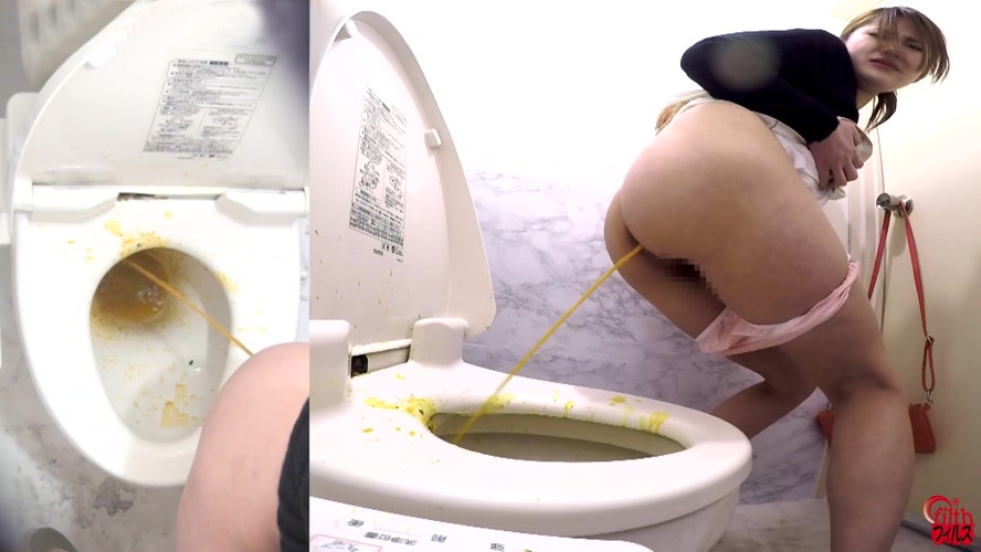 Women farting toilet