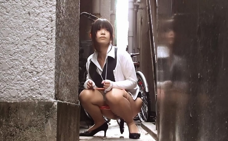 30 Japanese Girls caught pooping on surveillance camera - BFSO-01 (HD 1280x720)